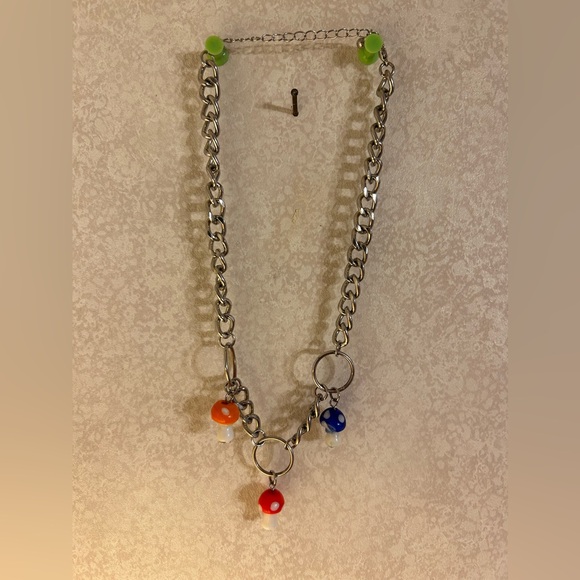 Hot Topic Jewelry - Hot Topic Chunky Mushroom O-Ring Chain Choker
